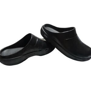 OOFOS Black Textured Footwear